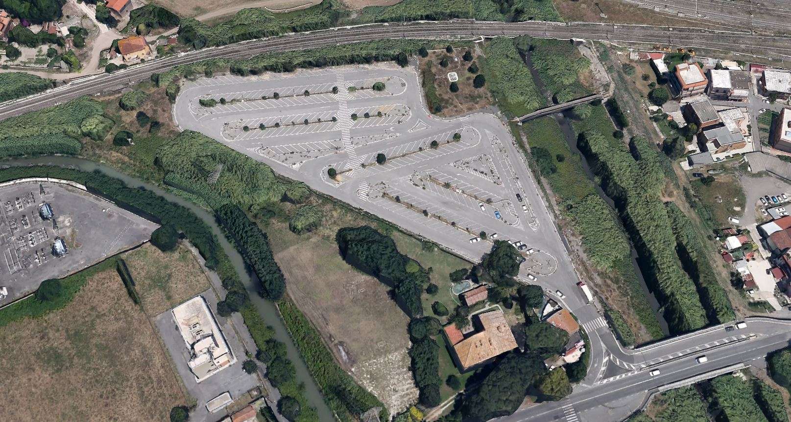 Parcheggio a raso in Via della Muratella (Roma)