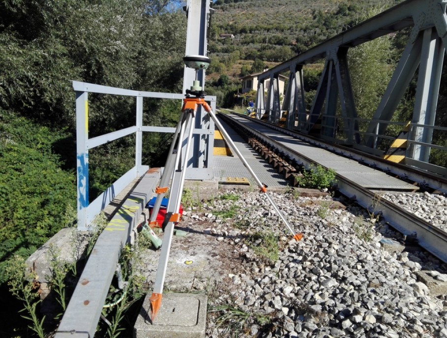 Esecuzione attività di verifica idraulica ponti e sottovia – RFI DTP Roma- Anno 2015 – Topografia